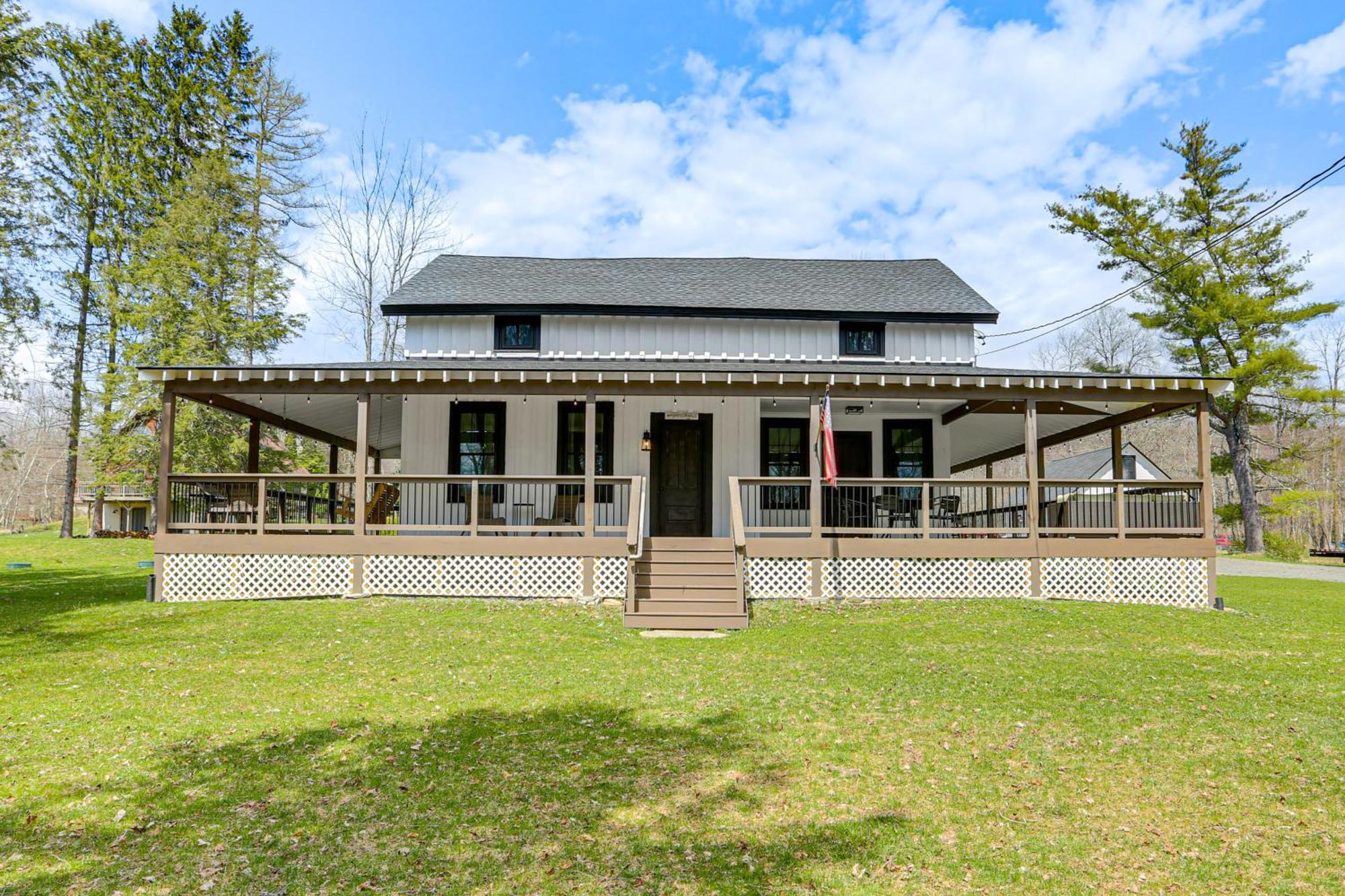 Holiday home Poconos Vacation Near Wallenpaupack! Lake Ariel