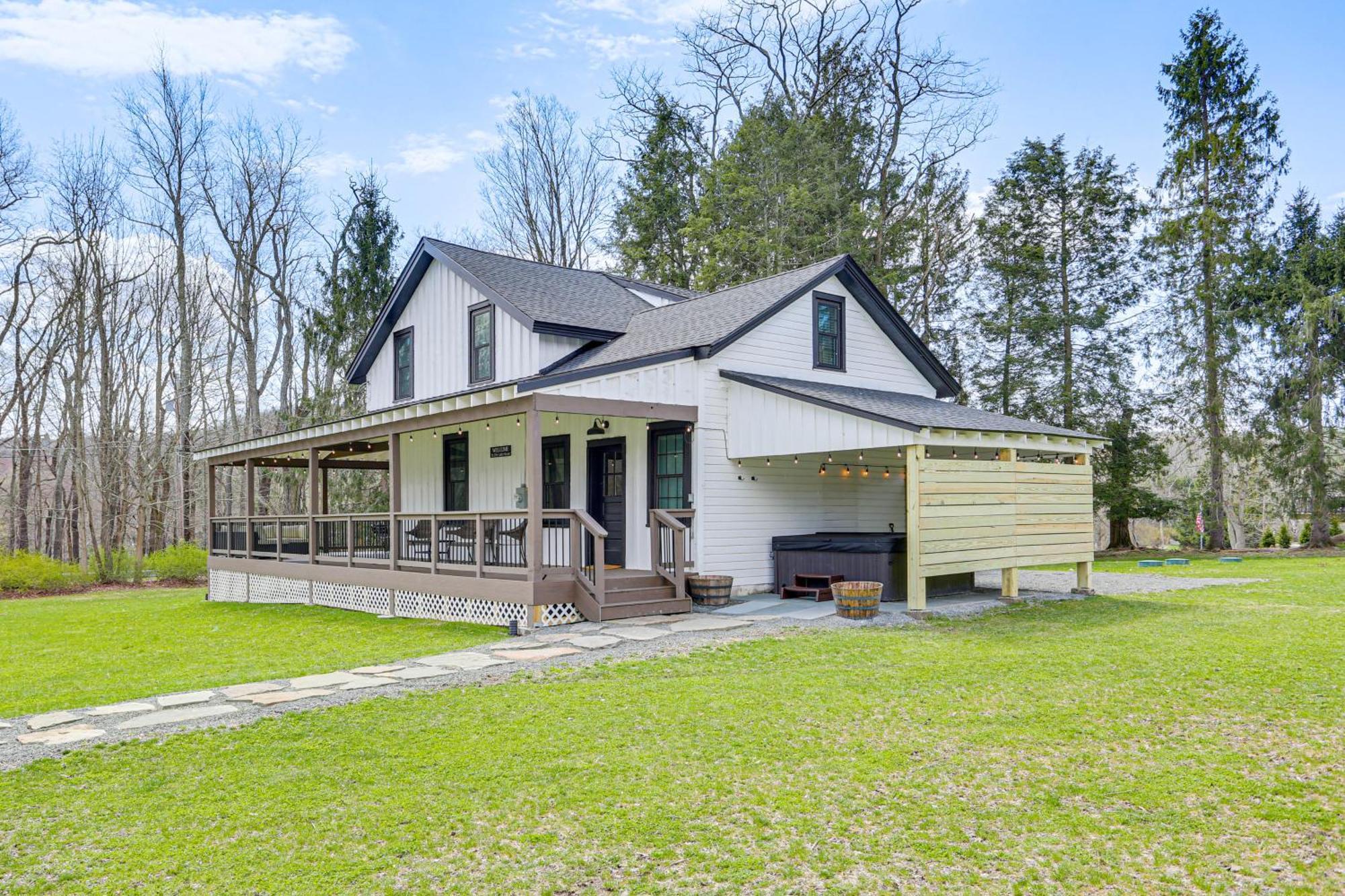 Poconos Vacation Near Wallenpaupack! Holiday home