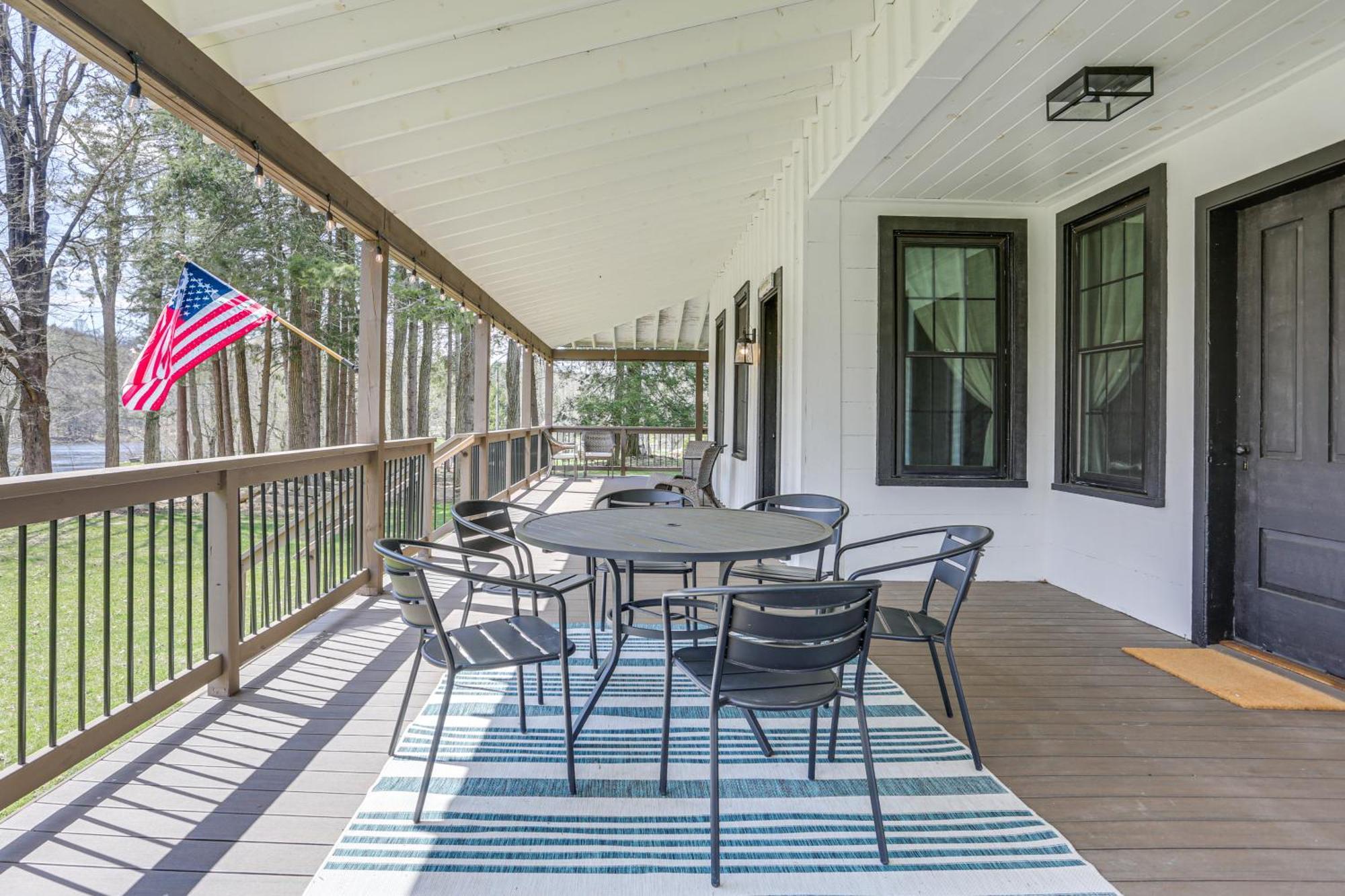 Holiday home Poconos Vacation Near Wallenpaupack!