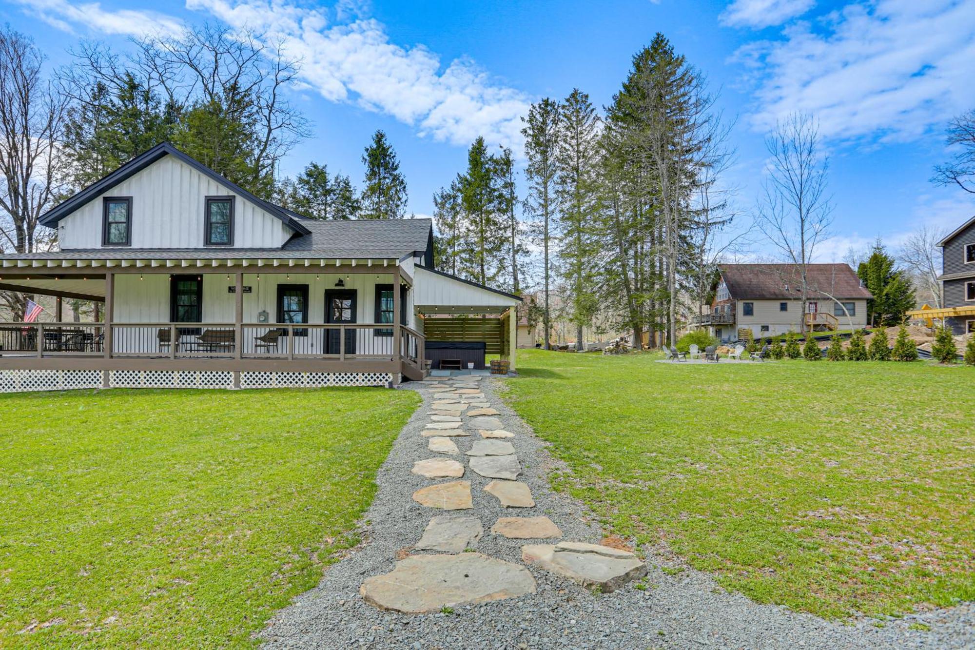 Holiday home Poconos Vacation Near Wallenpaupack!